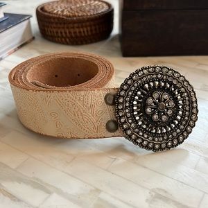 Fossil- Embossed leather belt with decorative buckle